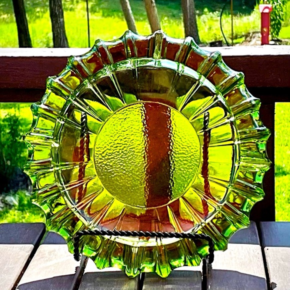 Fostoria Versailles Ohio Apple Green Sunburst Art Glass Bowl Dish Ashtray 1940s - Picture 1 of 4